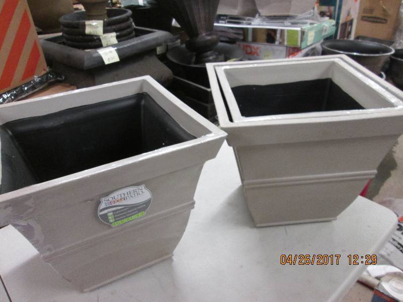 lot 250 image: 3 new planters 2 are 16 and 1 is 1...