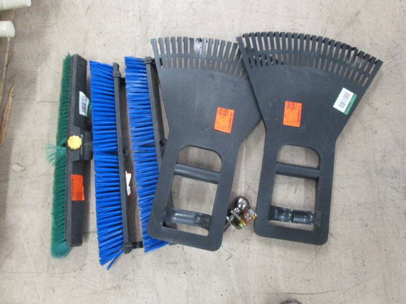 Lot of 2 Leaf Claws, 3 Push Broom H...
