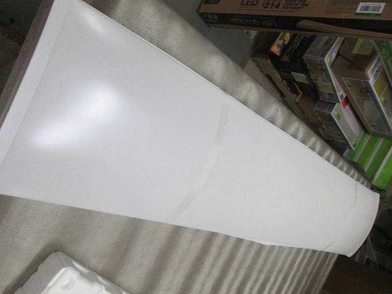 Commercial Electric 4 ft. High Outp...