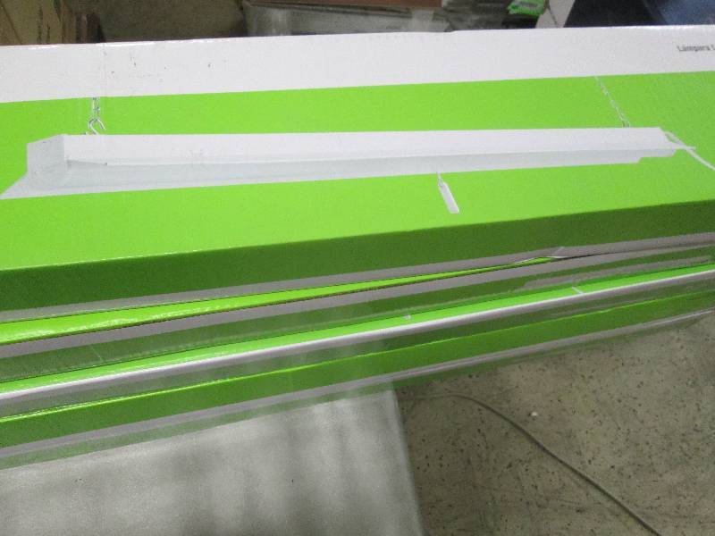 Lot of 5 Commercial Electric 4 ft ...