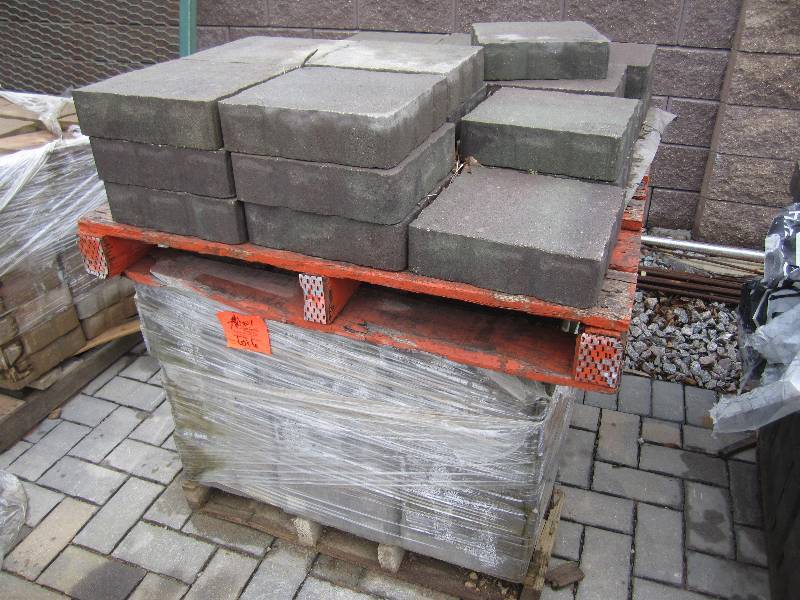 124 Pieces of Urbana 12 x 12 Brooks...