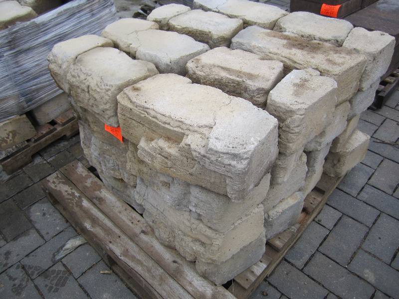 1 Pallet of Belvedere Fon Du Lac we...