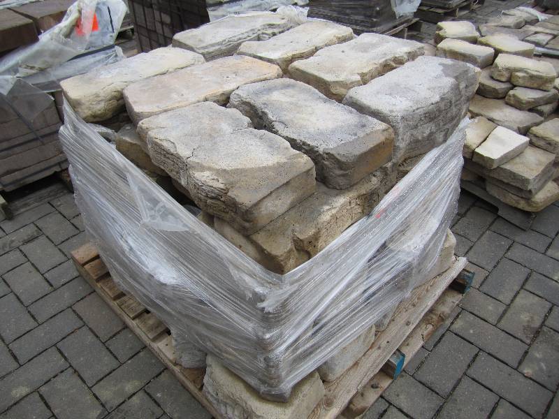 1 Pallet of Belvedere Fon Du Lac we...