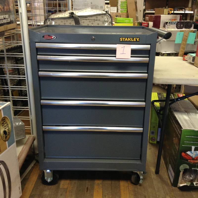 lot 1 image: Stanley Tool Box