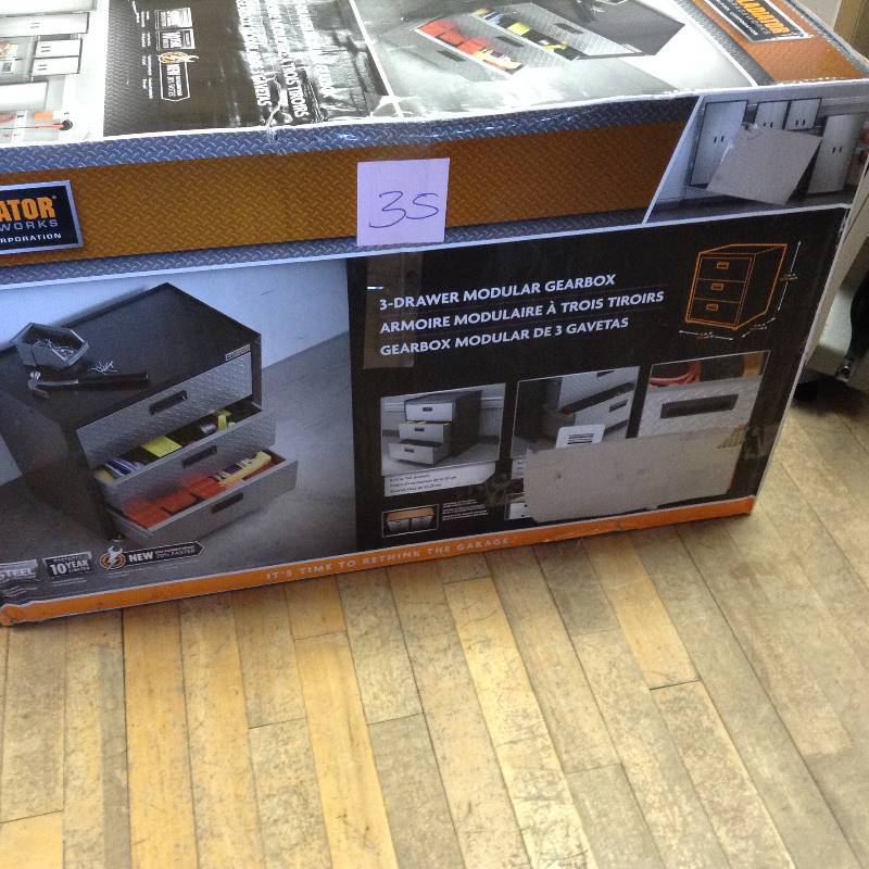 lot 35 image: Gladiator 3 Drawer Modular Gearbox