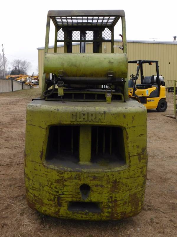 lot 5 image: 12000lb Clark C500-120 Forklift