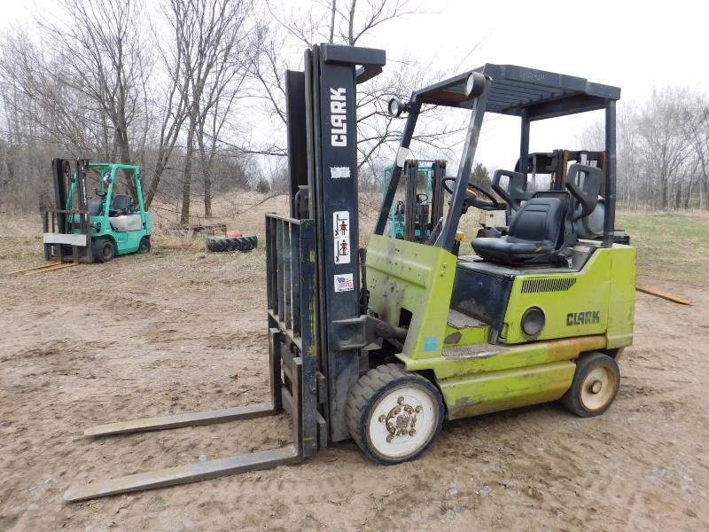 lot 6 image: 4000lb Clark GCX20 Forklift