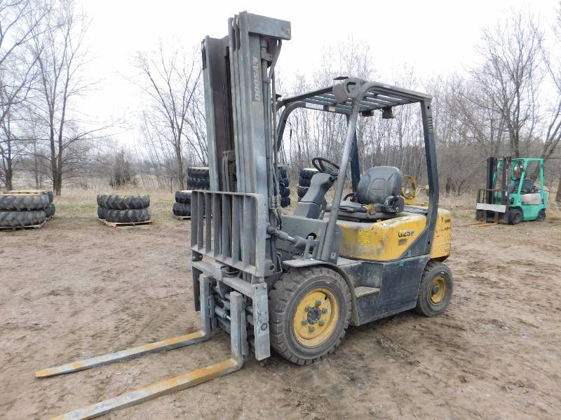 lot 7 image: 2007 5000lb Doosan G25P-3 Forklift