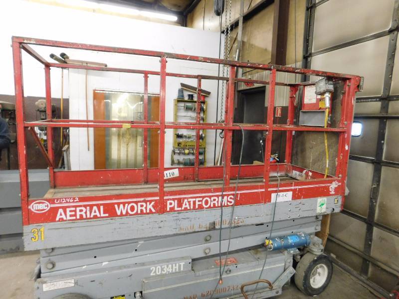 lot 13 image: MEC 2034HT Manlift