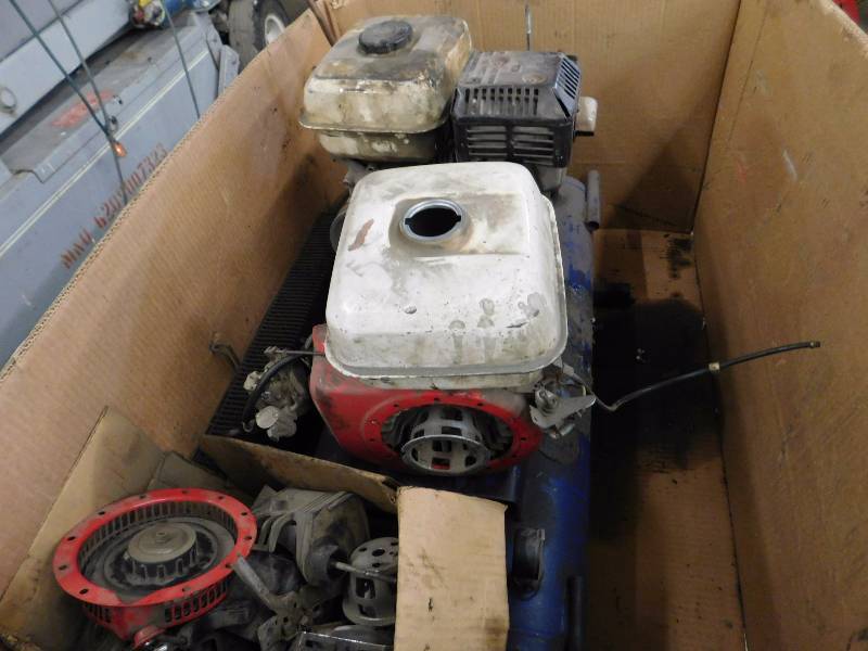 lot 22 image: Misc Honda Engine Parts and 8 Gallon Twin Air Tank