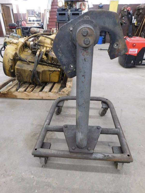 lot 28 image: Rotating Engine Stand