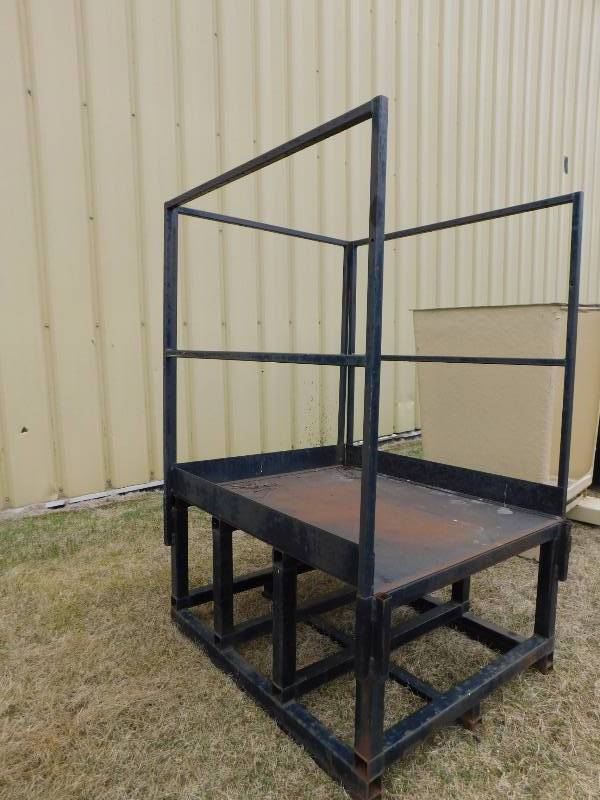 lot 38 image: Steel Platform