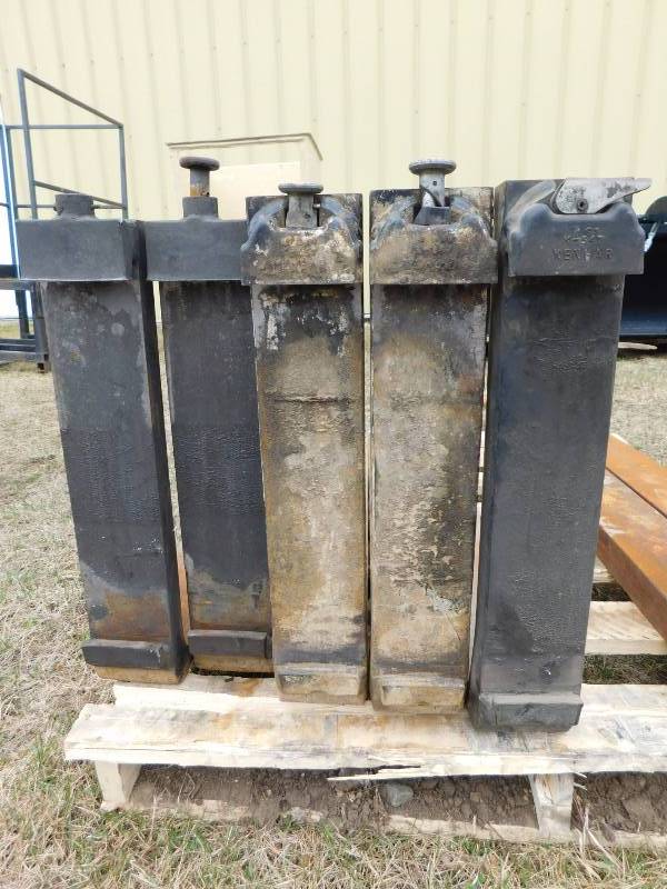 lot 39 image: Class 2 Forklift Forks