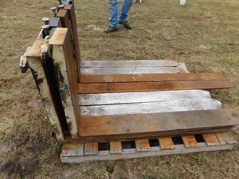 lot 41 image: Pallet of Class 3 Forklift Forks