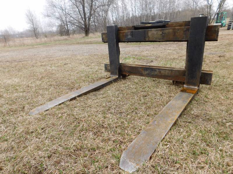 lot 42 image: Class 3 Carriage Attachment with 42 Forks