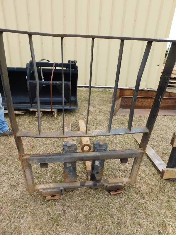 lot 43 image: Class 2 Carriage with 48 Forks