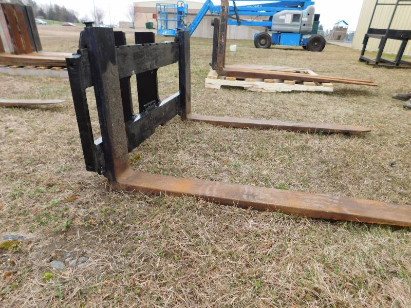 lot 44 image: Carriage Attachment with 42 Forks
