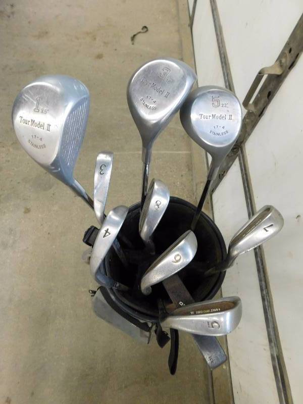lot 61 image: Set of Mens Golf Clubs