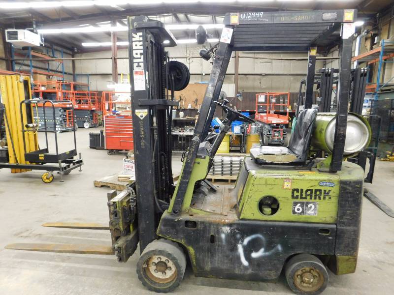 lot 12 image: 3000lb Clark C500-30 Forklift