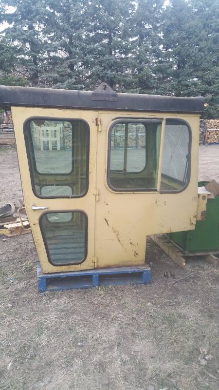 lot 51 image: John Deere Cab