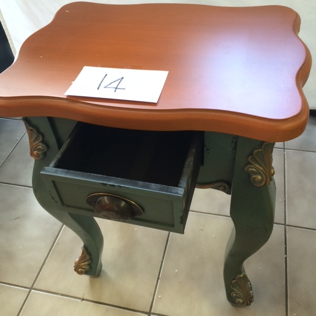 lot 14 image: Victorian Decor End Table