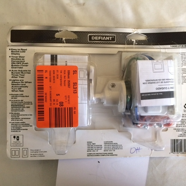 lot 24 image: Defiant Daylight Adjusting Digital Timer with Motion Sensor