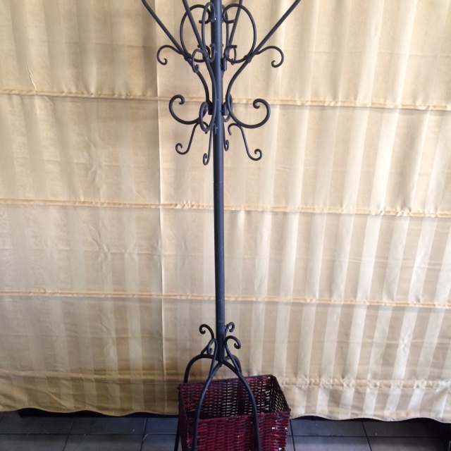 lot 39 image: Steel Coat Rack with Baskets