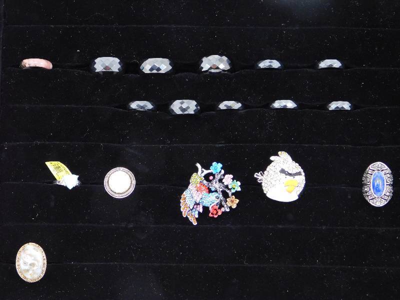 lot 28 image: Lot of 17 Rings wDisplay Case