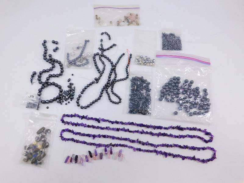 lot 40 image: Lot of Assorted GemsGlassAcrylicMetal Beads for Jewelry Making