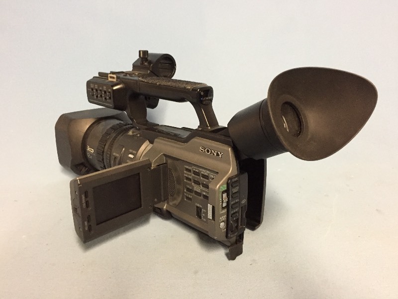 lot 2 image: Sony Professional DSR-PD170 3 CCD MiniDV Video CameraCamcorder with 12x Optical Zoom