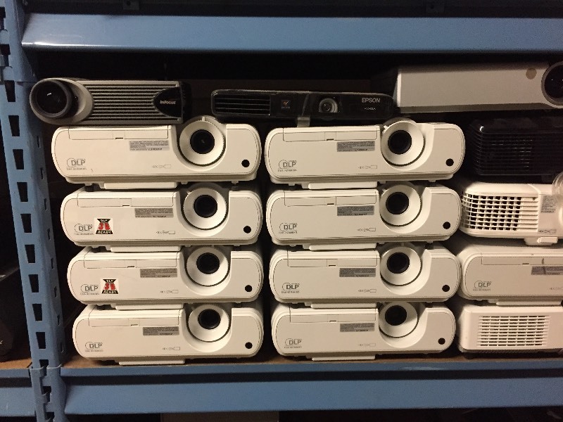 lot 65 image: HUGE LOT of PartsRepairable ComputerVideo Projectors