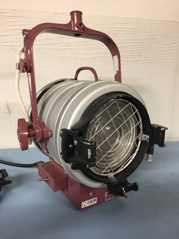 lot 42 image: Mole Richardson 3081 Professional PhotographyVideo 1000-Watt 6 Baby Cool Redhead Solarspot
