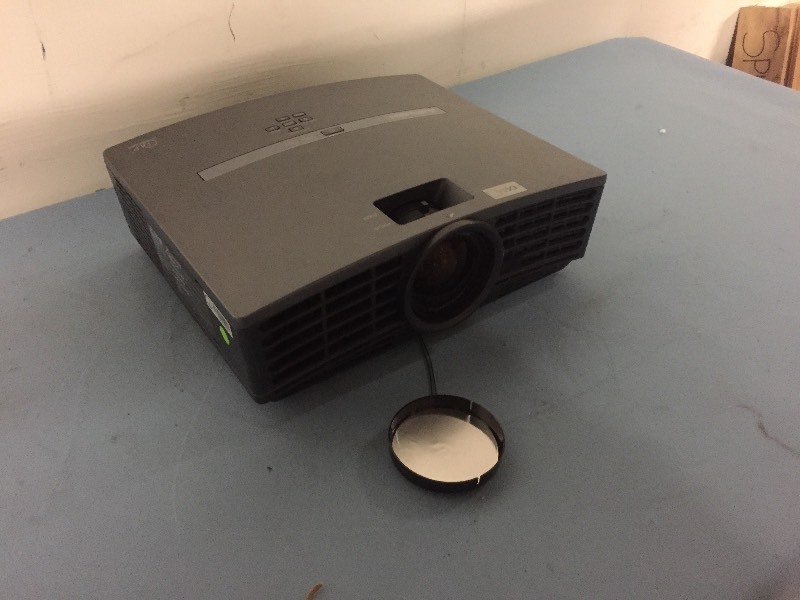 lot 84 image: Mitsubishi XD490U Projection System DLP Projector