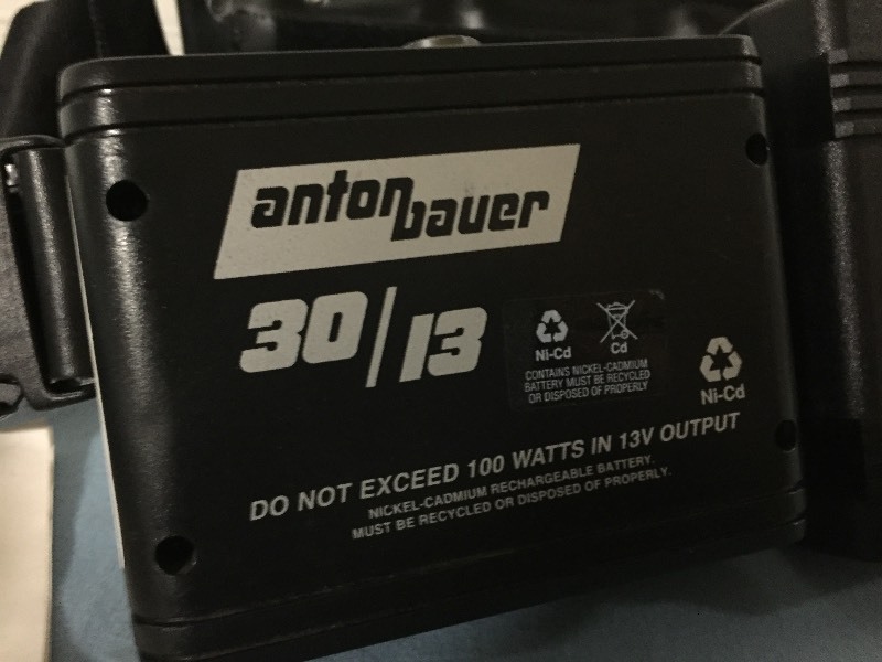 lot 77 image: Anton Bauer Battery Pack Belt & Charger