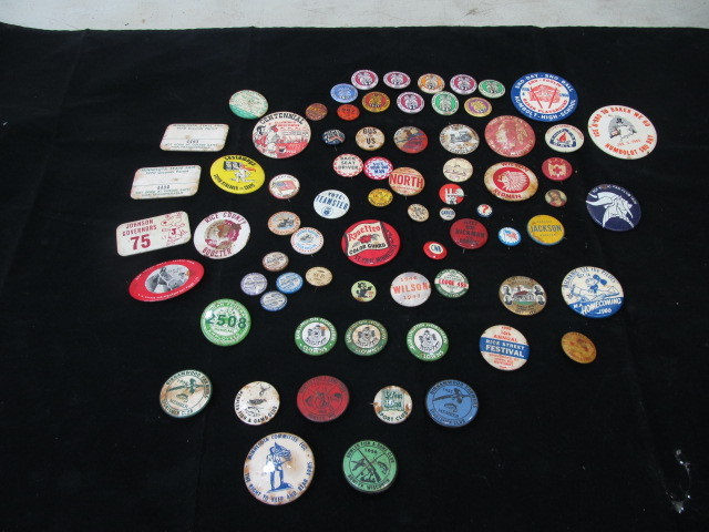 lot 83 image: Lot of Old Vintage Pinbacks &amp Buttons
