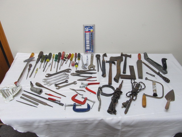 lot 22 image: Large Lot of Vintage &amp Newer Tools