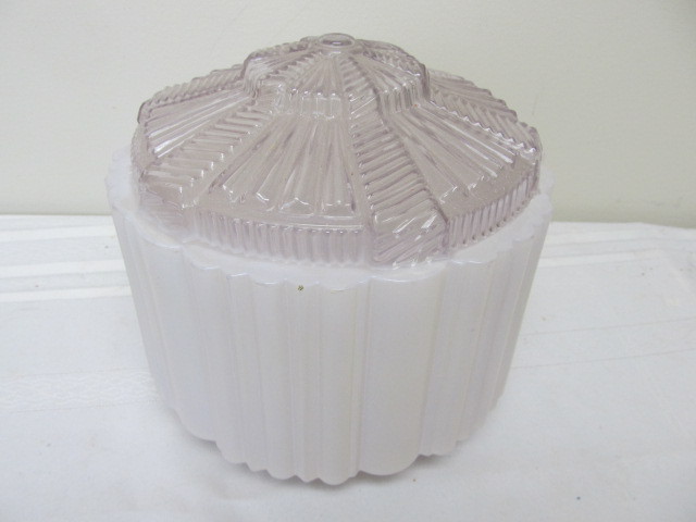 lot 23 image: Vintage Deco Light Fixture Shade
