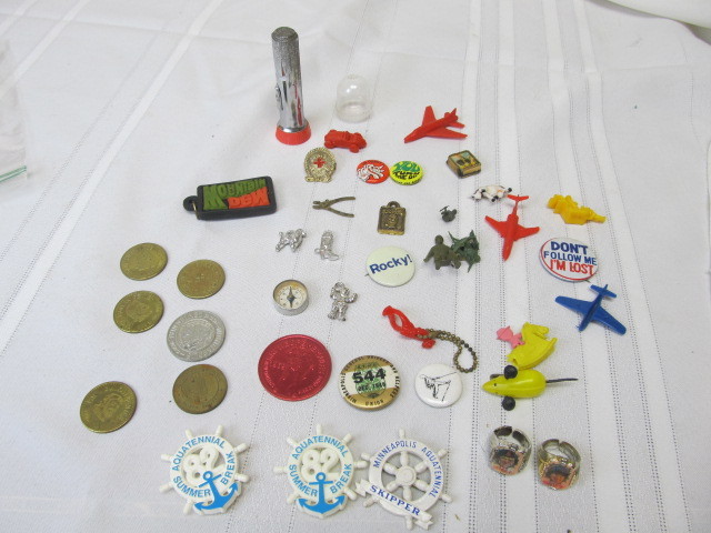 lot 35 image: Lot of Vintage Small Collectibles
