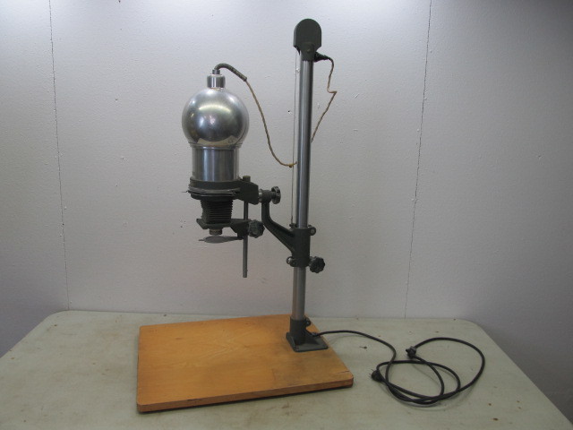 lot 44 image: Vintage KODAK Photo Enlarger