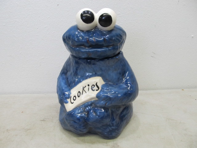 lot 51 image: Vintage 1970s Cookie Monster Cookie Jar