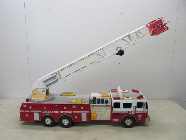 lot 52 image: Large Vintage Tonka Fire Truck