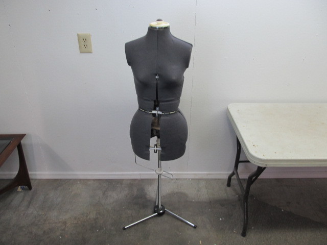 lot 53 image: Female Dress Form