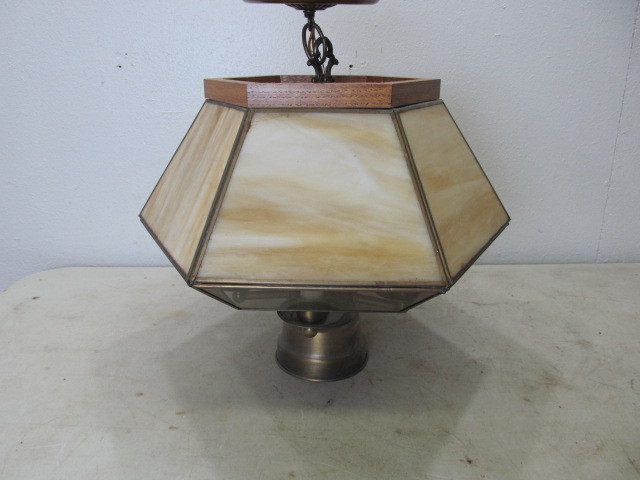 lot 56 image: Vintage Lavery &amp Co. Slag Glass Hanging Parlor Lamp