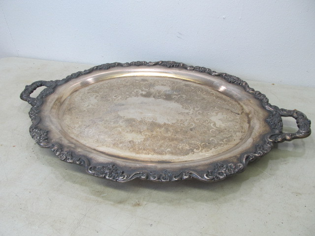 lot 59 image: LARGE Footed Silver Plated Serving Tray - 30 Wide