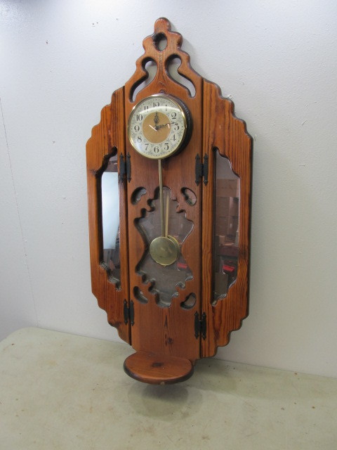 lot 65 image: Large Vintage Wood Wall Clock