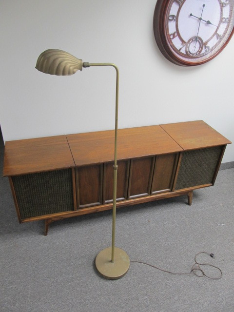 lot 75 image: Vintage Brass Shell PharmacyReading Lamp