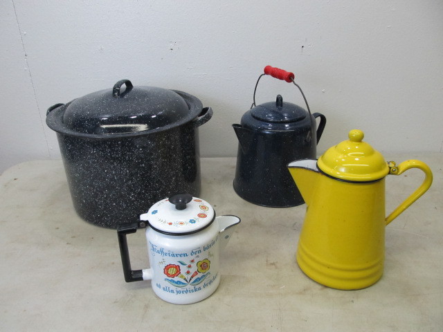 lot 90 image: Lot of Vintage Enamelware.