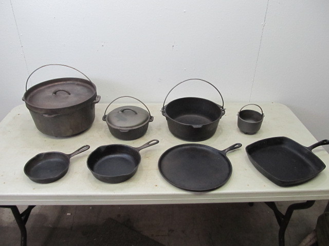 lot 91 image: Lot of Vintage Cast Iron Pieces