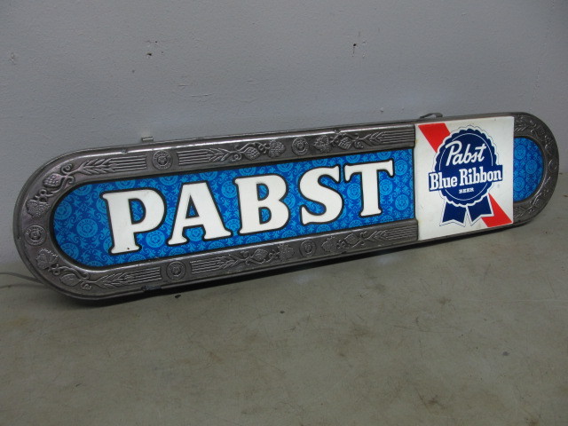 lot 1 image: Vintage Pabst PBR Lighted Sign