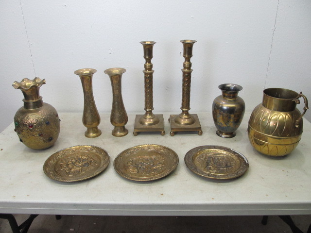 lot 94 image: NICE Lot of Vintage Solid Brass Items